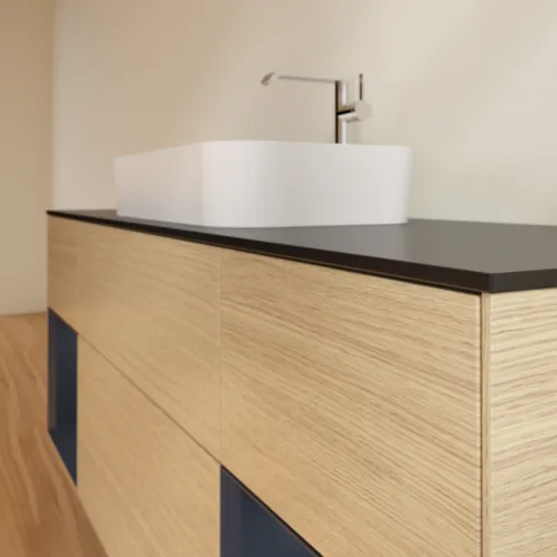 Bild von VILLEROY BOCH Finion Waschbeckenunterschrank, mit Beleuchtung, 4 Auszüge, 1600 x 603 x 501 mm, Oak Veneer / Midnight Blue Matt Lacquer / Glass Black Matt #F332HGPC